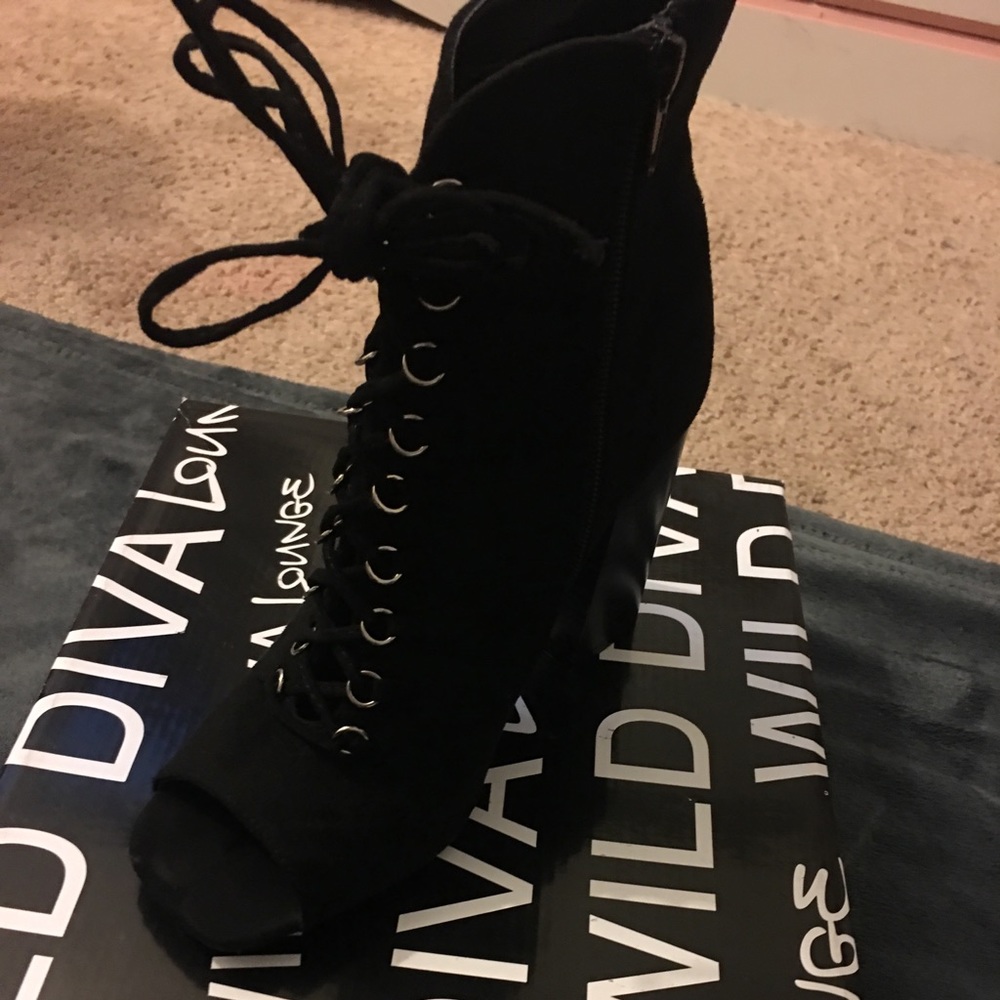 Heels - Picture 2 of 2
